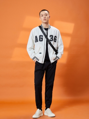 短款棒球領(lǐng)夾克