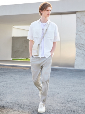 短袖翻領(lǐng)襯衣