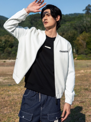 短款棒球領(lǐng)夾克